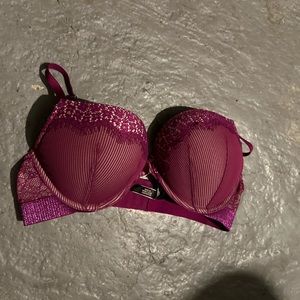 Victoria Secret Bombshell 36C Bra. Burgundy.
